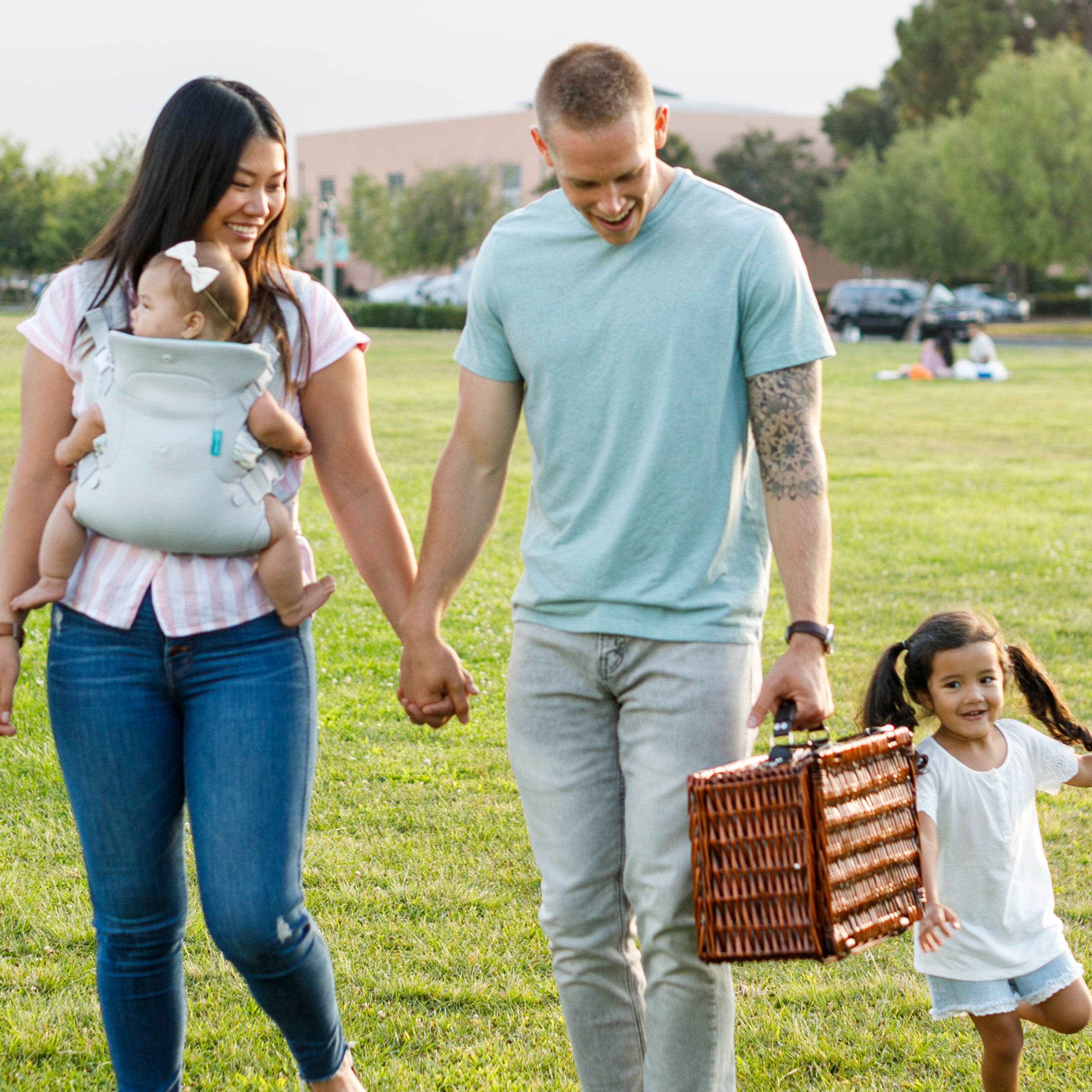 Infantino - Flip 4-in-1 Light & Airy Convertible Carrier